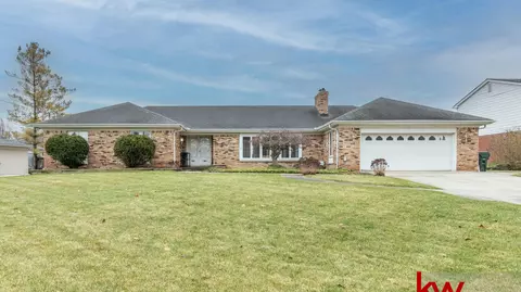 5726 Woodmire Dr, Shelby Township, MI 48316
