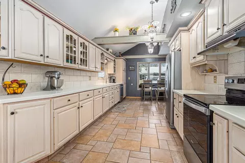 Kitchen - 23143 River Run Rd, Mendon, MI 49072 photo 2 of 3