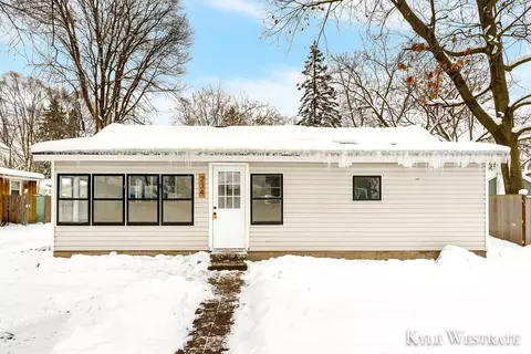 234 6th St NE, Cedar Springs, MI 49319