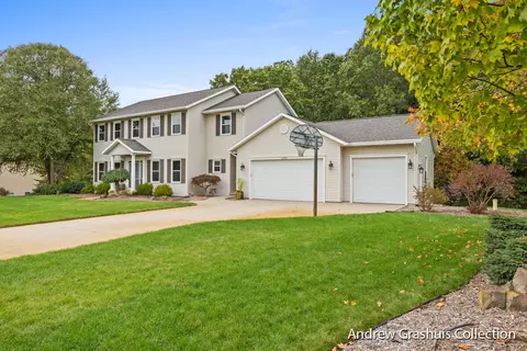 6785 Chancery Dr, Alto, MI 49302