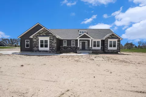 5670 Crooked Hoof Trl, Middleville, MI 49333