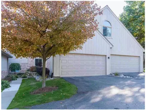 29260 Laurel Dr #83, Farmington Hills, MI 48331