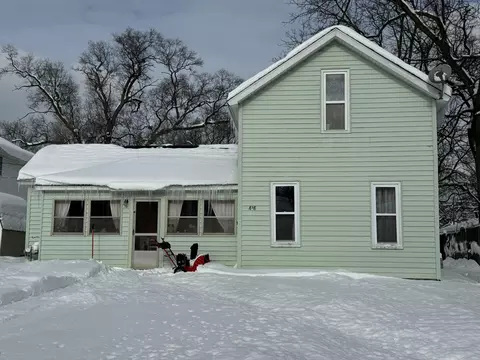416 Pine St, Fruitport, MI 49415