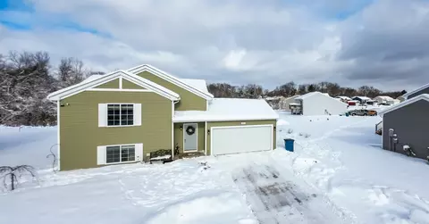 529 Tall Ridge Dr, Middleville, MI 49333