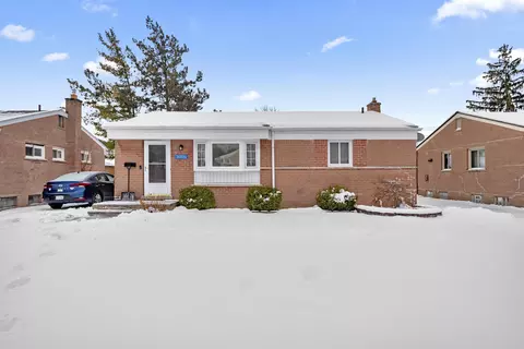 32511 Sandra Ln, Westland, MI 48185