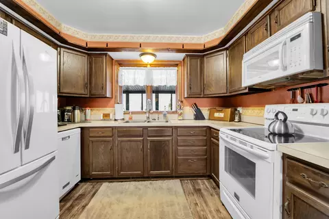 Kitchen - 845 E Wardlow Rd, Highland, MI 48356 photo 1 of 2
