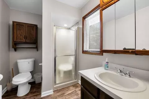 Bath - 845 E Wardlow Rd, Highland, MI 48356 photo 2 of 4