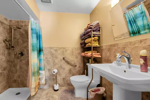Bath - 845 E Wardlow Rd, Highland, MI 48356 photo 1 of 4