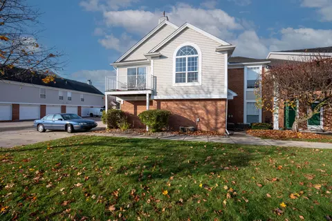 52291 Heatherstone Ave #18, Macomb, MI 48042
