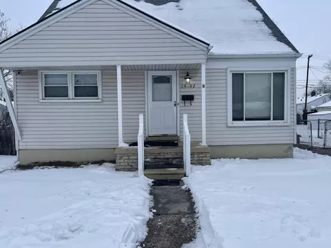 28102 Maplewood St, Garden City, MI 48135