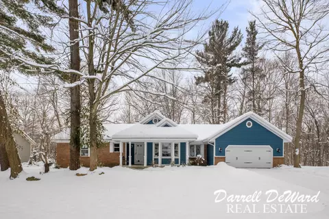3224 Riverwoods Dr NE, Rockford, MI 49341
