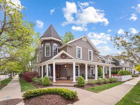 693 Maple St, Plymouth, MI 48170