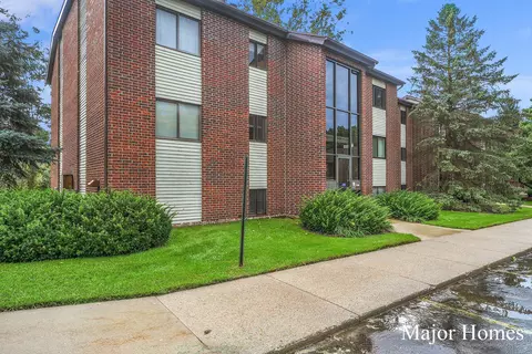3350 Devonwood Hls NE #A, Grand Rapids, MI 49525
