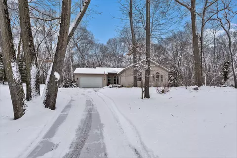 7557 Stoney Creek Dr, Augusta, MI 49012