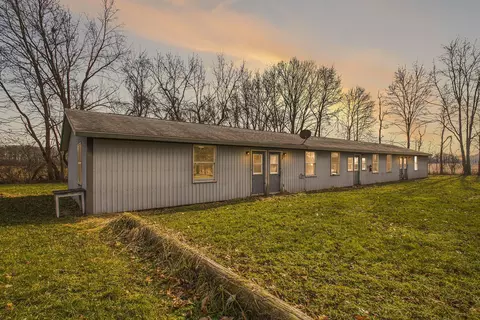 58955 Edwards St, Dowagiac, MI 49047