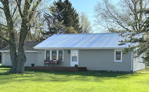 30996 Middle Crossing Rd, Dowagiac, MI 49047