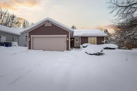 2273 Thistledowne Dr NE, Grand Rapids, MI 49505