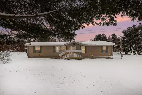 12820 Pinewood St NE, Gowen, MI 49326