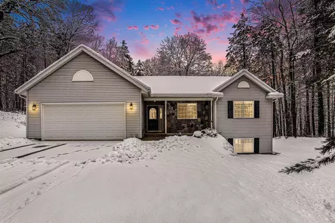 3731 Edgerton Ct, Cedar Springs, MI 49319