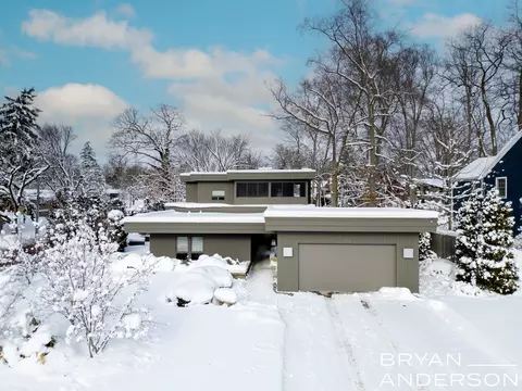 2653 Elmwood Dr SE, East Grand Rapids, MI 49506