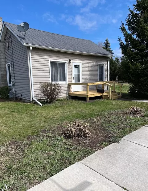 28 Hewitt St, Quincy, MI 49082