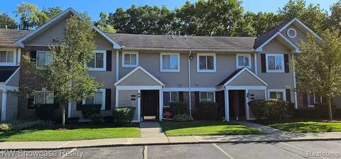 31474 Orchard Crk, Farmington Hills, MI 48334