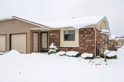 6764 Waterfront Cir, Grandville, MI 49418