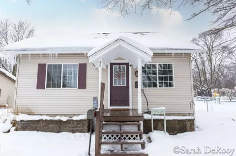 49 Alma St, Sparta, MI 49345