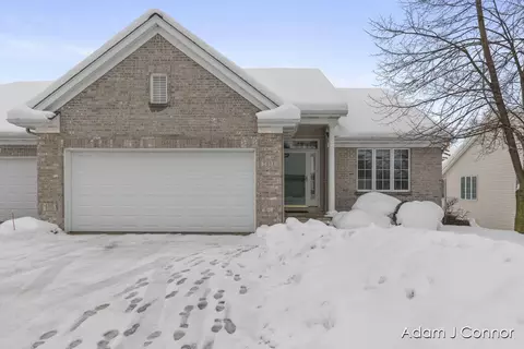 2034 Palmerton Ct NE, Grand Rapids, MI 49505