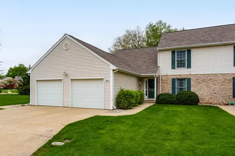 2907 Hunters Pl, Kalamazoo, MI 49048