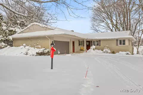 286 Shore Haven Dr SE, Grand Rapids, MI 49546