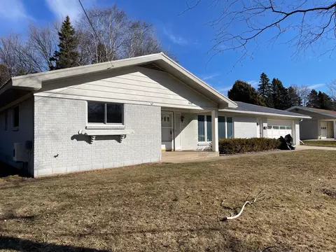 608 Browning Ave, Manistee, MI 49660