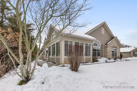 840 Bridge Crest Dr SE, Ada, MI 49301 photo 2