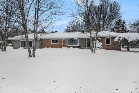 305 Kingswood Dr SE, East Grand Rapids, MI 49506