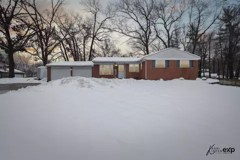 4990 Westshire Dr NW, Comstock Park, MI 49321