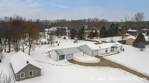4891 Kenowa Ave SW, Grandville, MI 49418