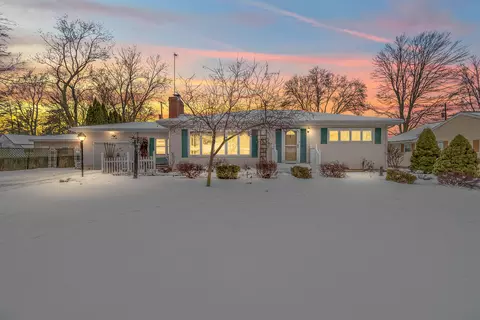 1516 Strathmoor Ln, Jackson, MI 49203