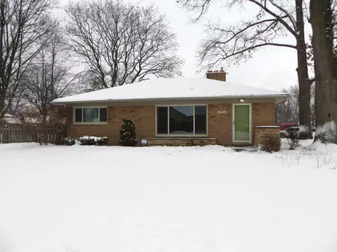 37910 Minton St, Livonia, MI 48150