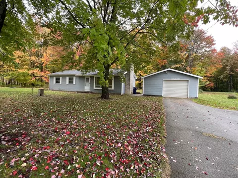 8300 S 31 Rd, Cadillac, MI 49601