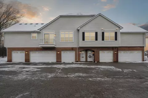 554 Olde English Cir, Howell, MI 48855