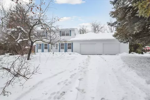 127 Robinhood Dr SE, Grand Rapids, MI 49546