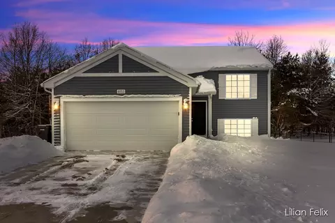 4053 Tributary Dr, Holland, MI 49424