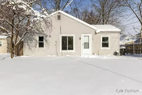 355 Ridgewood St SE, Grand Rapids, MI 49548