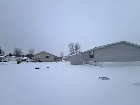 370 Victory Ln, Flint, MI 48507 photo 2
