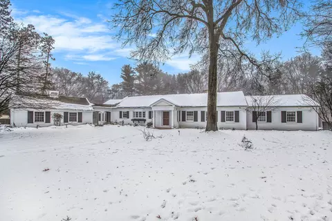 1708 Embury Rd, Kalamazoo, MI 49008