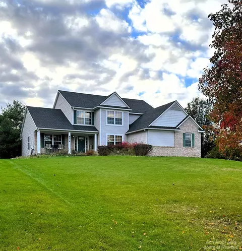 8934 Redstone Dr, Pinckney, MI 48169
