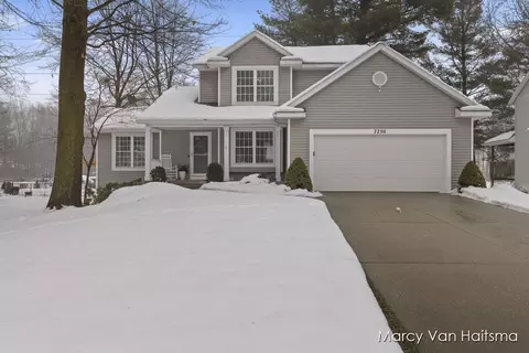 7250 Pine Oak Ln, Hudsonville, MI 49426