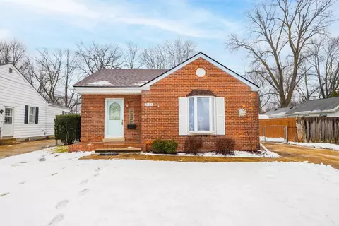 28316 Shock St, Saint Clair Shores, MI 48081