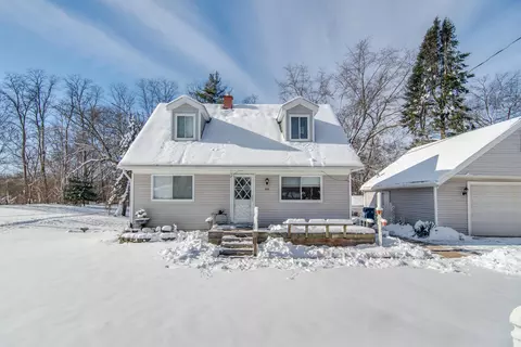 558 Overlook St, White Lake, MI 48386