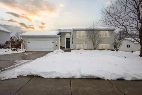 4139 Whirlwind Dr NE, Rockford, MI 49341
